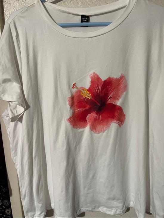SHEIN Tops - SHEIN White Tee with Red Hibiscus Print